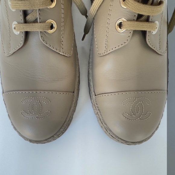CHANEL Interlocking CC Lace Up Combat Boots. - Picture 8 of 13